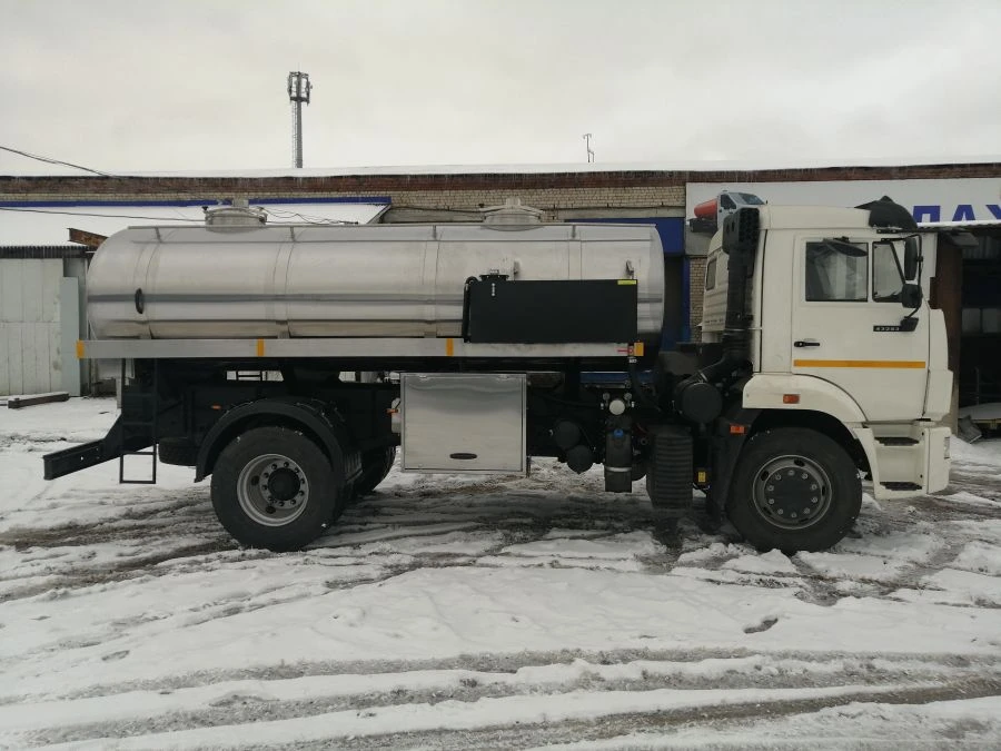 Tank truck for transportation of food liquids (technical water) type 5765C modification 5765C8 on KAMAZ 43253-G5 chassis.