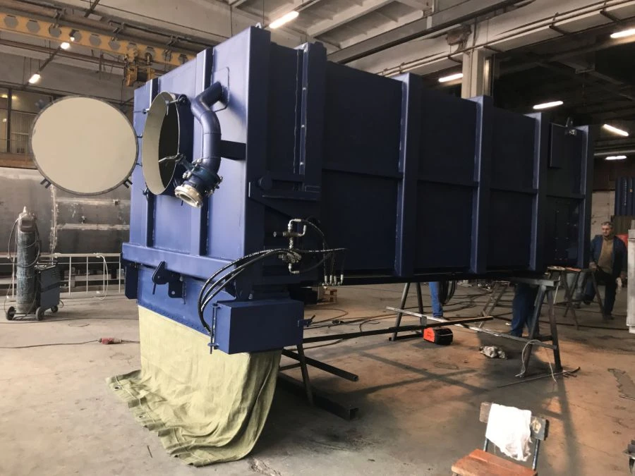 Installation for distribution of dry mixtures to be installed in the car body Bastion RCC
