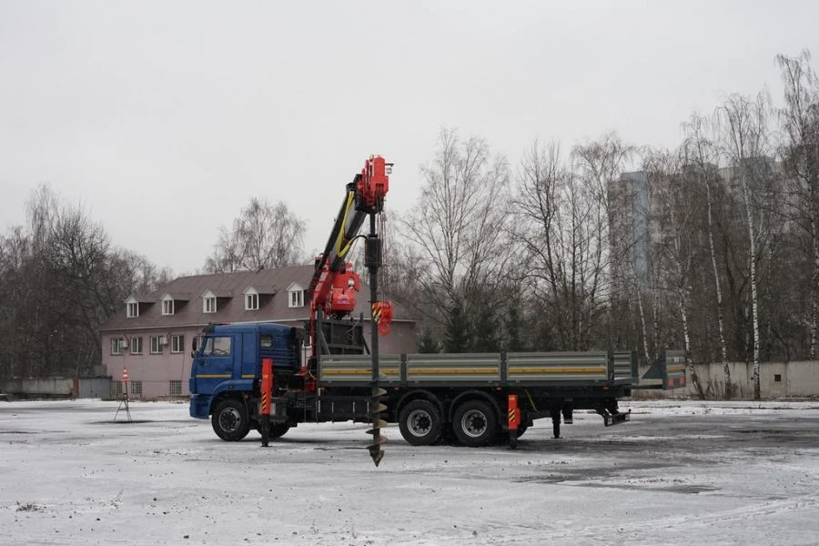 Special purpose vehicle with hydraulic loading crane of MKMA type on the basis of KAMAZ 65117 and its modifications 64K34N-UJ
