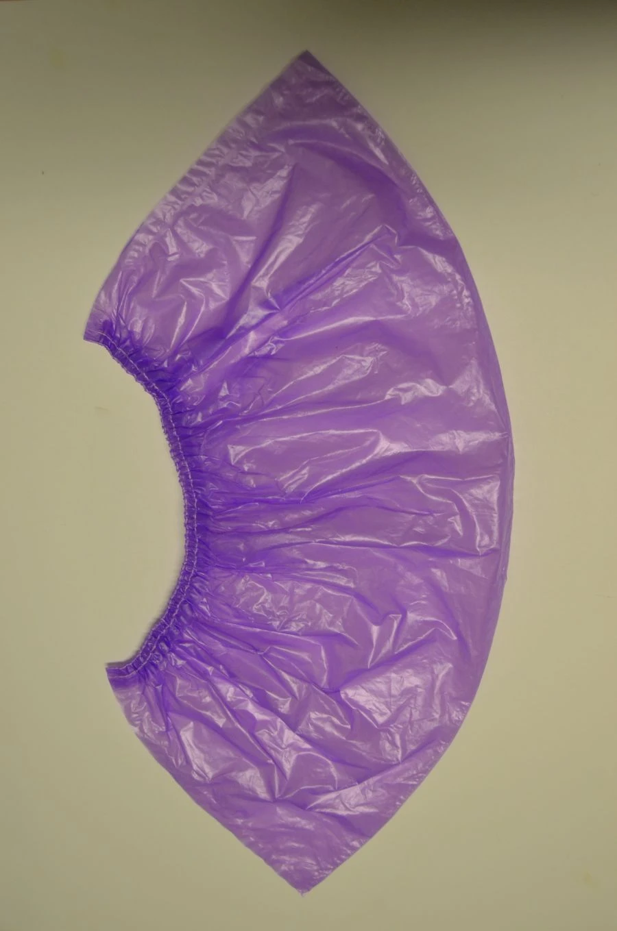Disposable polyethylene medical shoe covers, non-sterile, non-conductive, waterproof, durable