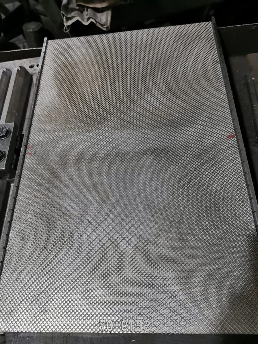 Press mould waffle maker