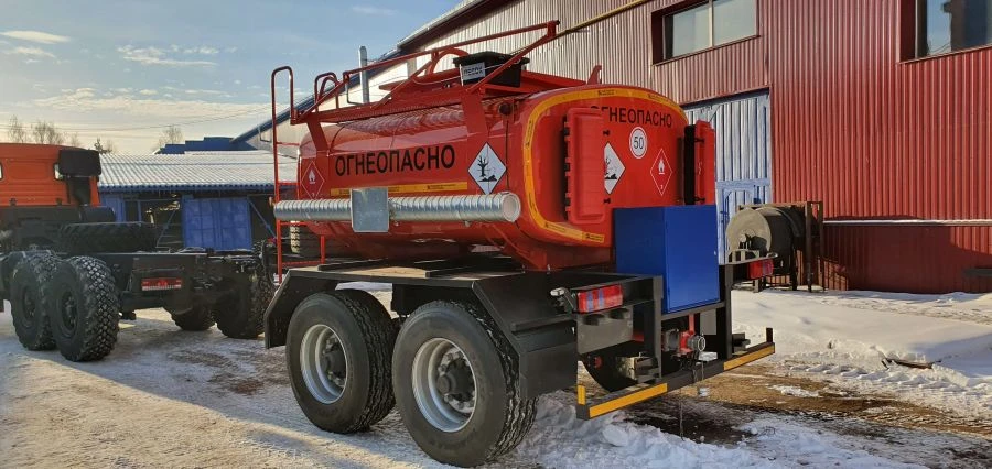 Tank trailer for petroleum products and mechanised refuelling with fuel delivery measurement 4671S7-10