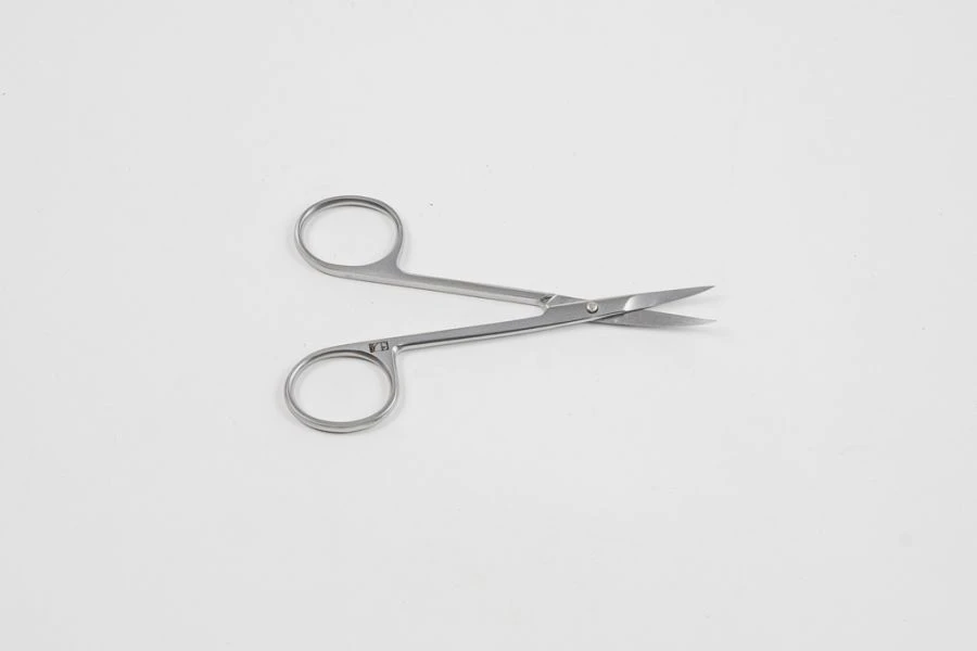 VZ-N-41, Eye scissors with pointed ends, vertically curved, 113 mm.