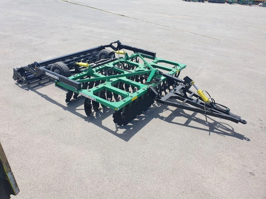 Trailed disc harrow BD 3,5x3P with roller