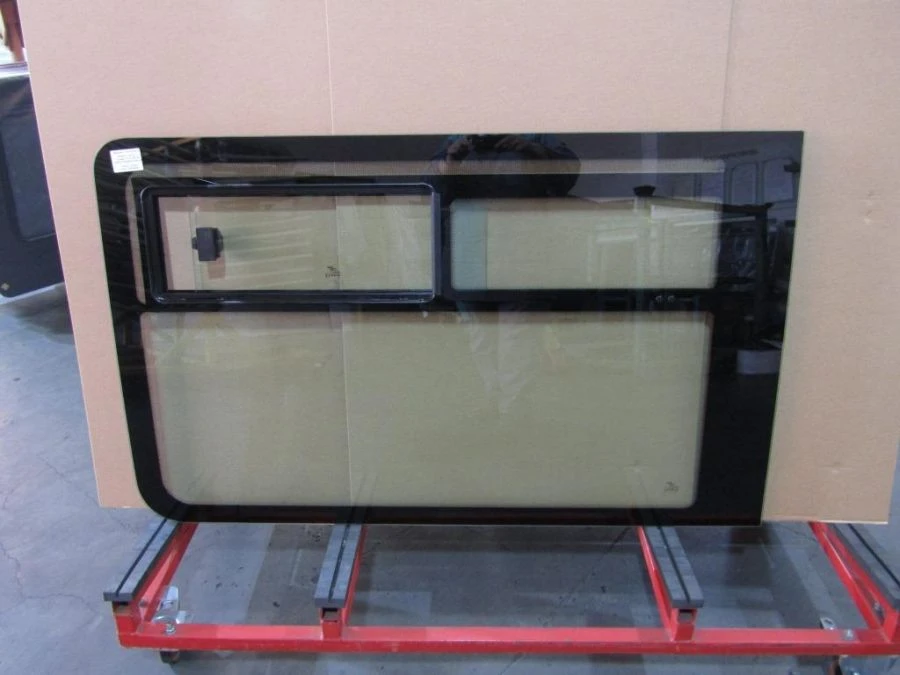 Left side front side window with vent GAZ A32R23.5403053