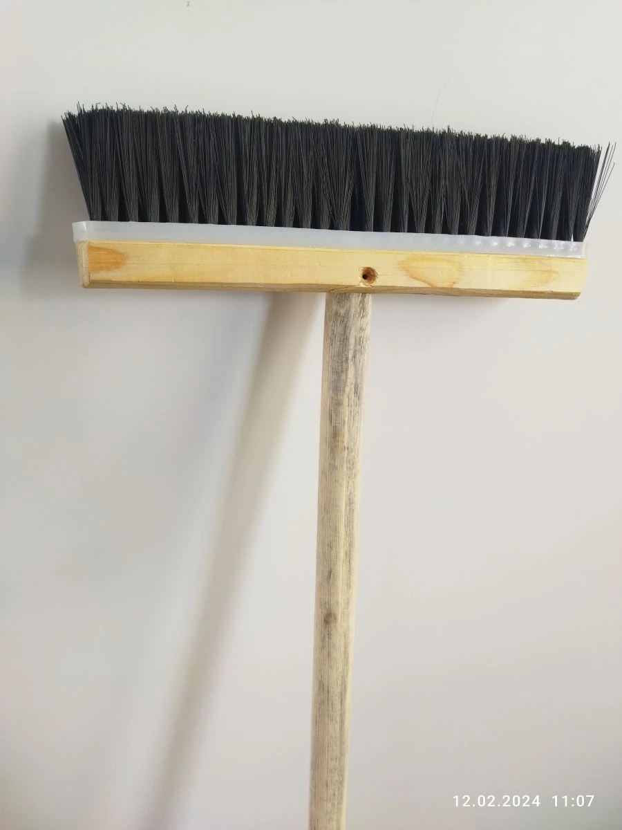 Polypropylene bristle floor sweeping brush with handle