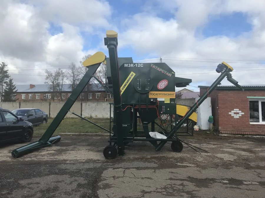 Grain cleaning combined self-propelled machine MZK-12S
