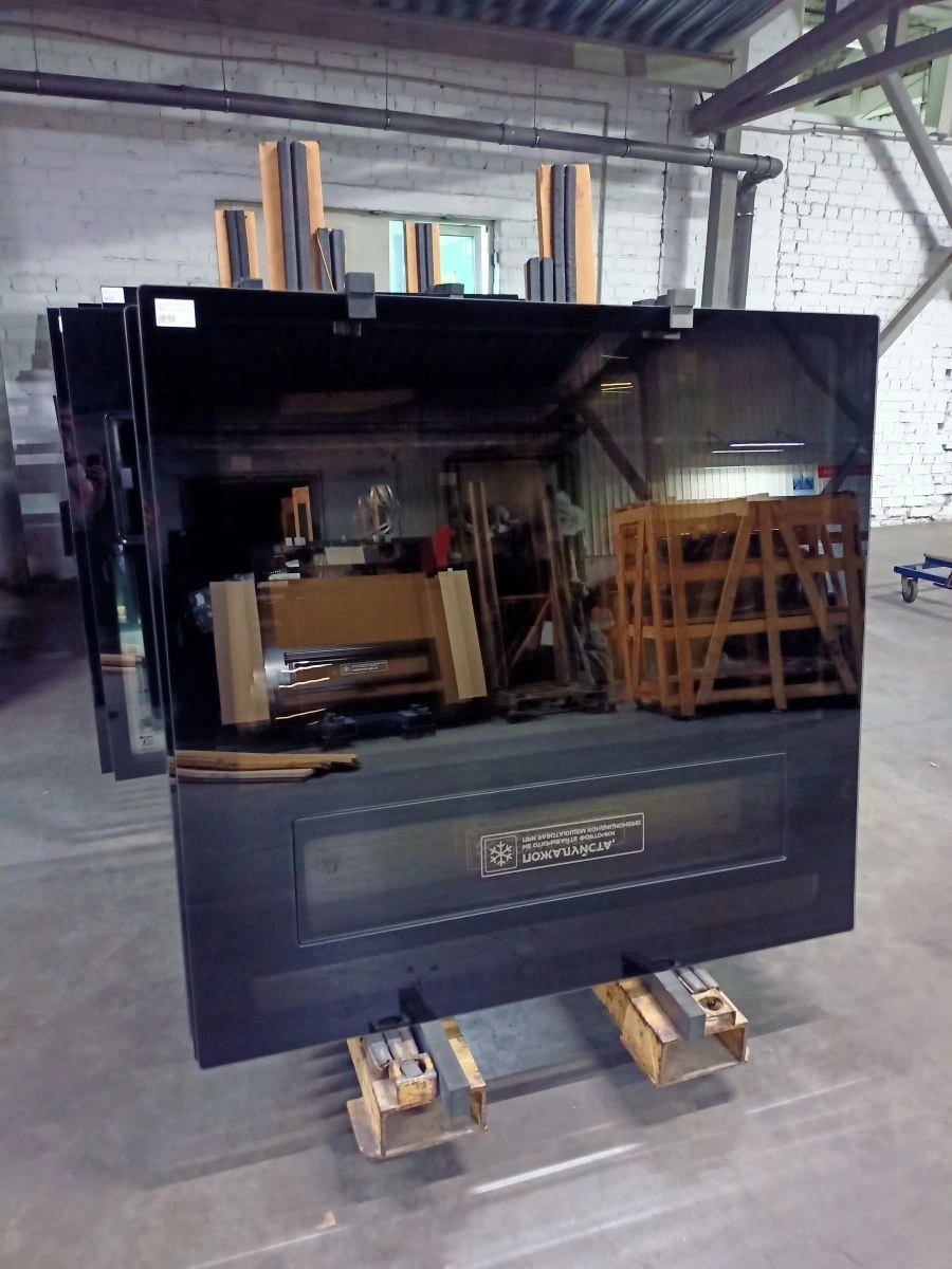 Glass Tram car 71-421 window with vent 1,345*1,436 DAG 1139.1