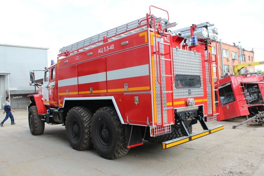 Fire tanker AC 5,5-?0 (5557) type 4344-02, modification 4344C7, on chassis of modifications 5557-1151-60/(5557-60),5557-1151-62/