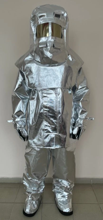 Set of special protective clothing for firefighters against increased thermal effects of semi-heavy type (heat-reflective set)