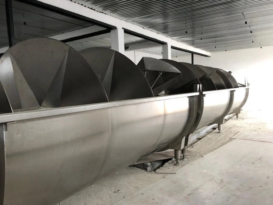 Screw carcass cooler