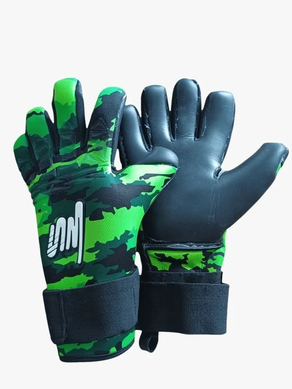 Football gloves for goalkeeper