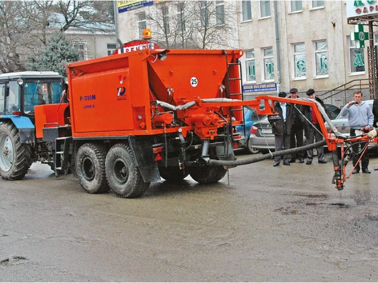Trailer-machine for patching repair R-310M