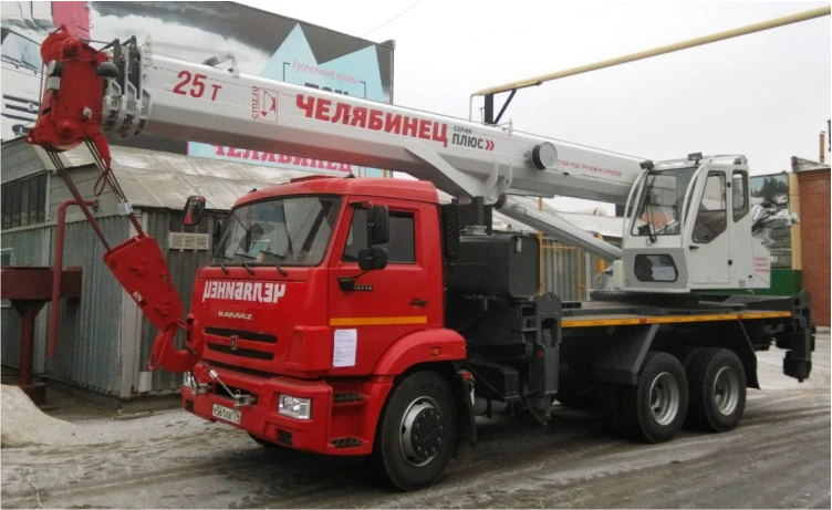 Truck crane ??-55732 of modification 6929H3-1 (using cab ??-55732?1.92.00.000 or ??-65717?5.92.00.000) on base