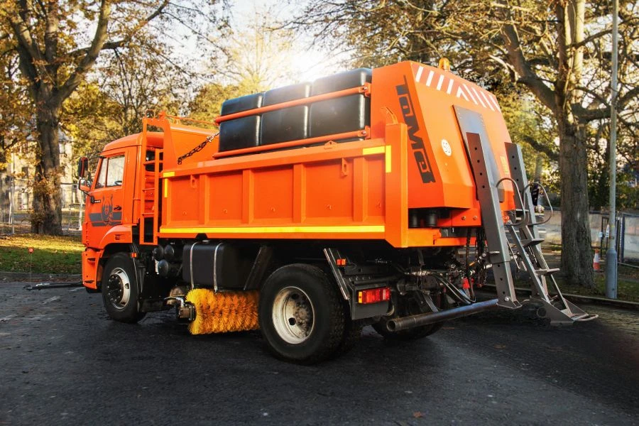 Combined road sweeping machine MKDU-6