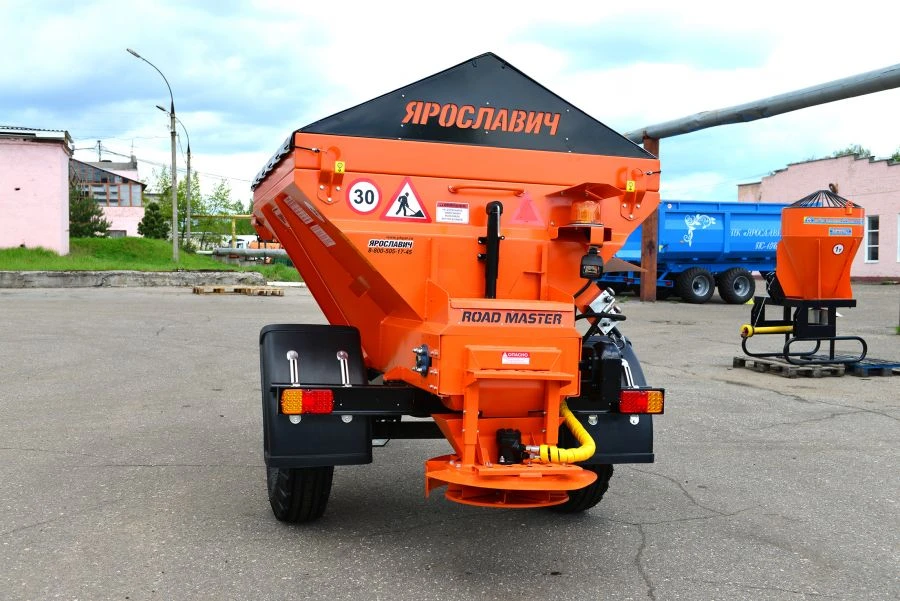 Tractor semi-trailer: sand spreader, model PRK-2
