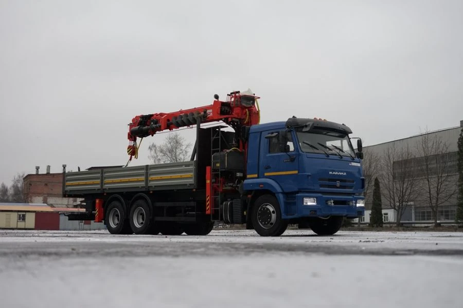 Special purpose vehicle with hydraulic loading crane of MKMA type on the basis of KAMAZ 65117 and its modifications 64K37N-U7