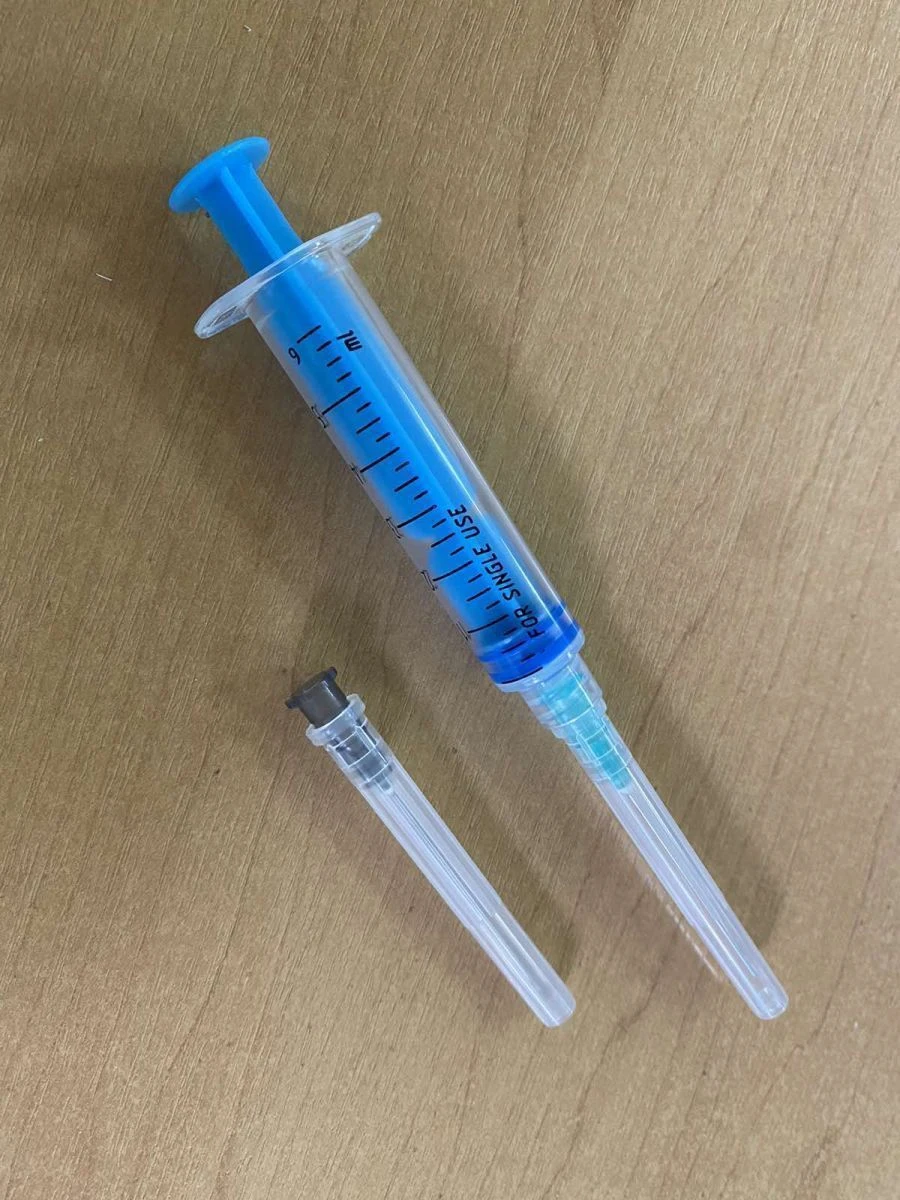 Injection syringe for single use, three-detailed, sterile type "Luer", with needles, version - 4 A "Luer". with needles, in vers