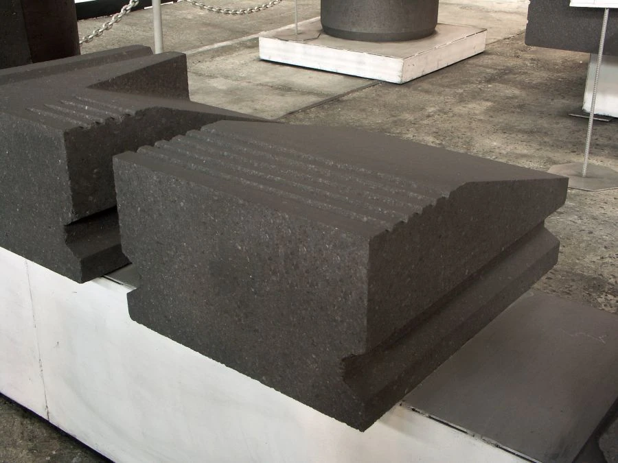 Angle blocks for aluminium electrolysers of BU-0.8 type