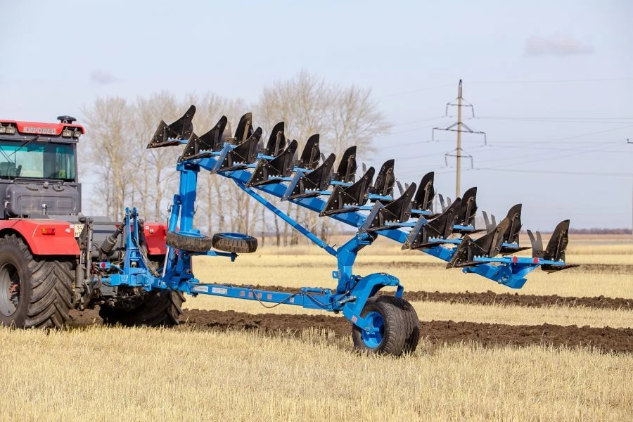 Semi-mounted reversible plough PERESVET PPO-(8+1)x35 and its modifications: RZZ.82.00.000-10; PPO-(8+1)x35 RZZ.82.00.000-11; RZZ