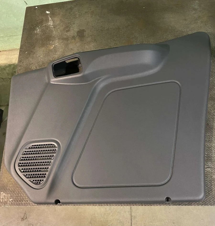 Right front door trim A21R23-6102210-10