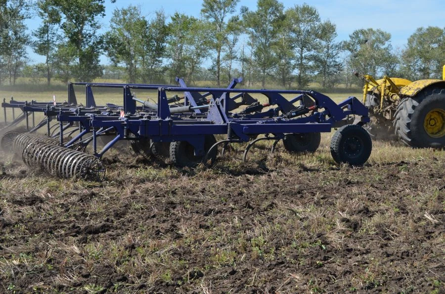 Deep loosener cultivator KG-7,2