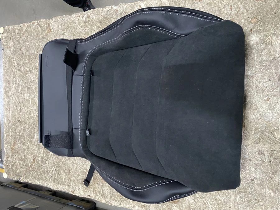 Skoda Kodiaq right front seat cushion trim 562881406*, where * is a symbol representing a design feature of the part, and CCC