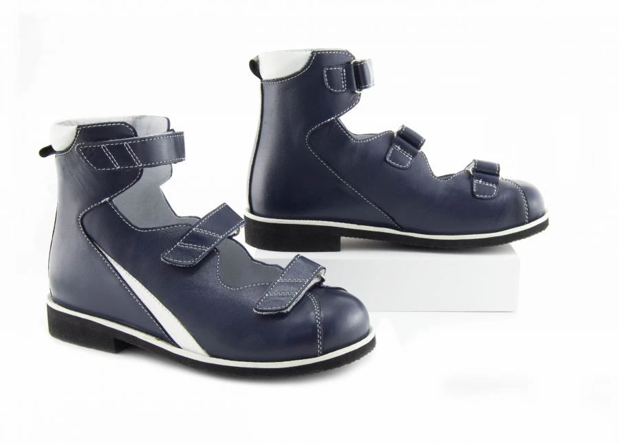 Complex orthopaedic shoes without insulated lining for children