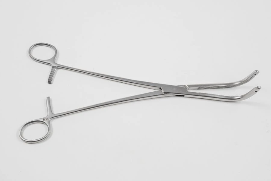 VZ-Z-26, Clamp for renal pedicle, radially curved, large, No. 2, 240 mm