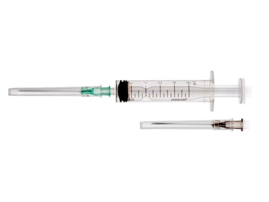 Luer type sterile single-use three-component injection syringe of 5 ml nominal capacity with two needles.