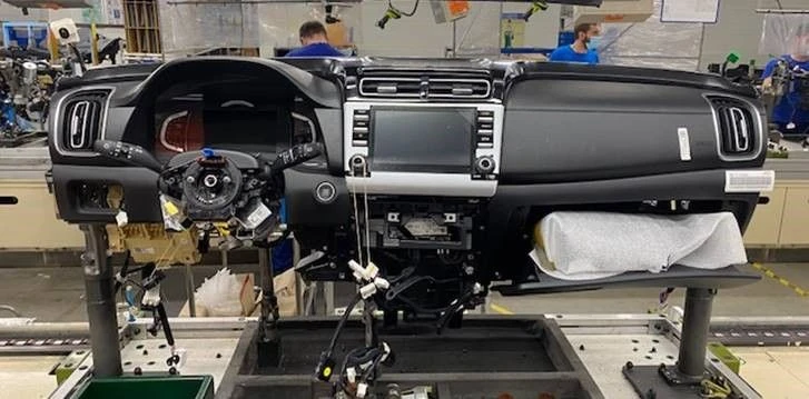 Instrument panel for vehicle type SU2r FZMCPR100* (where * is a six digit numeric equipment code)