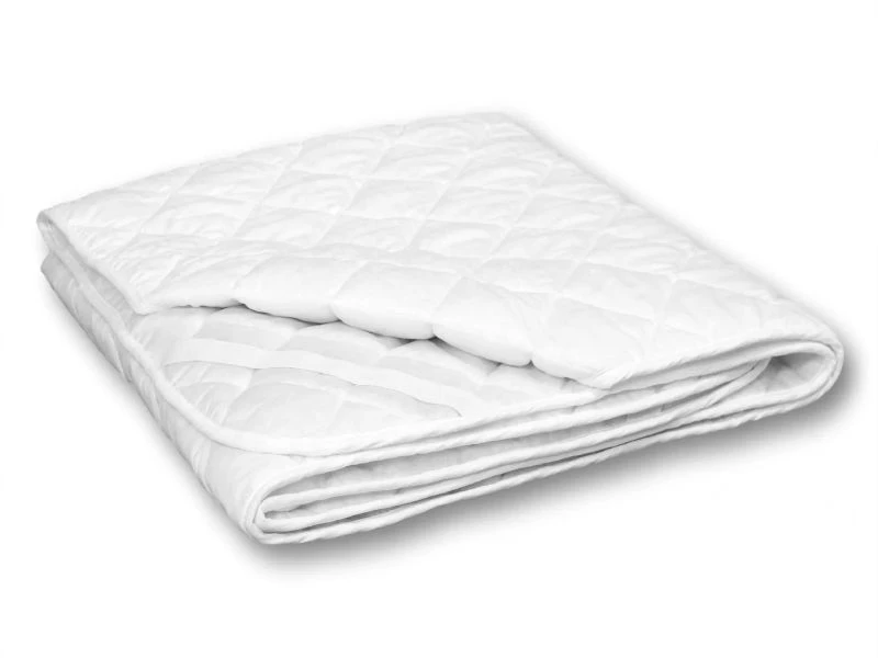 Bedding accessories: quilted mattress covers with fibre fillings