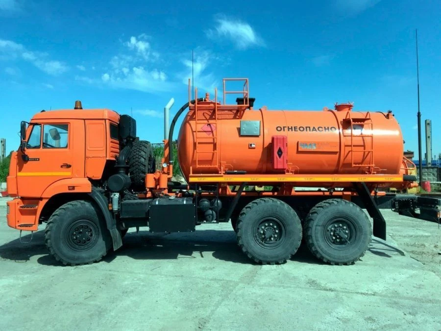 Gas condensate and oil products gathering unit 7074A0-60 on chassis KAMAZ 43118-50 (-A5, -RR,-RS).