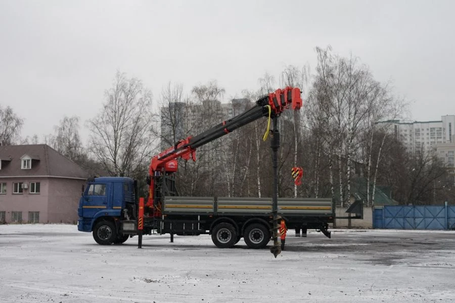 Special purpose vehicle with MKMA type hydraulic loading crane on the basis of KAMAZ 65117 and its modifications 64K16N-UE