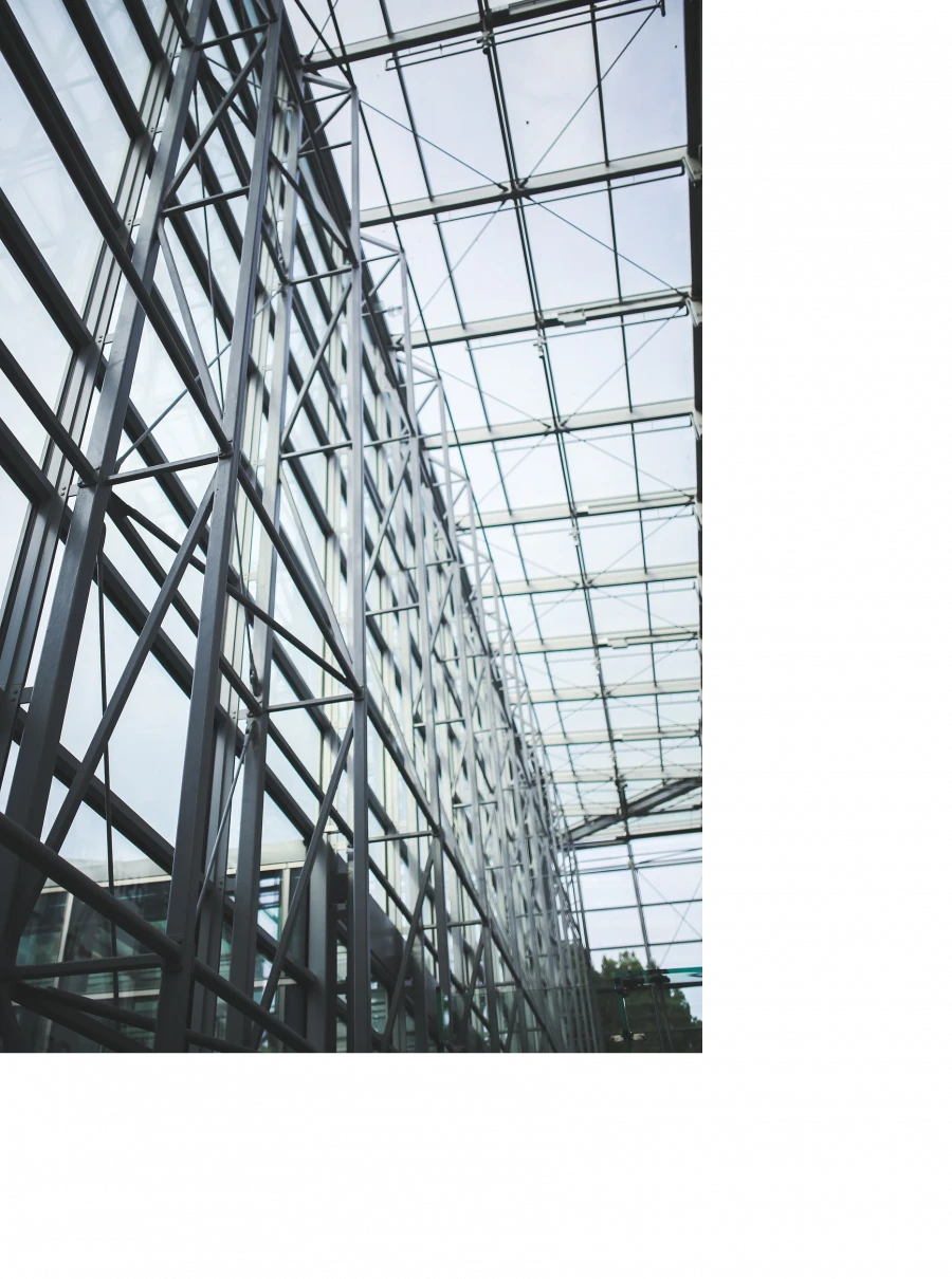 Extra clear sheet glass
