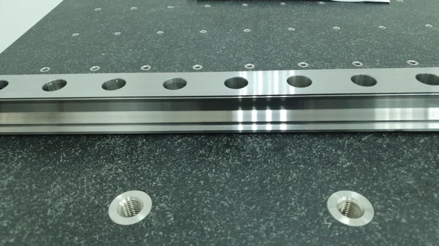 Roller linear guide V1830
