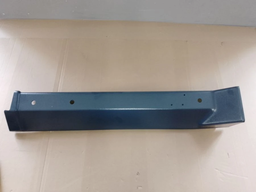 Facing of right rear strut PD 2375.67.06.016-02