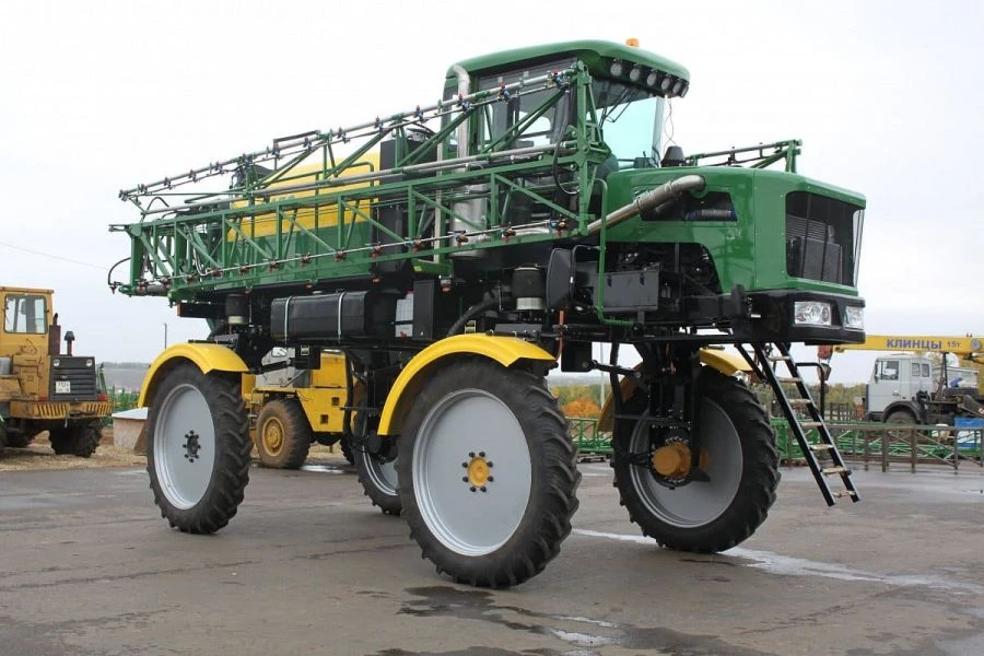 Self-propelled sprayer OS-4000M
