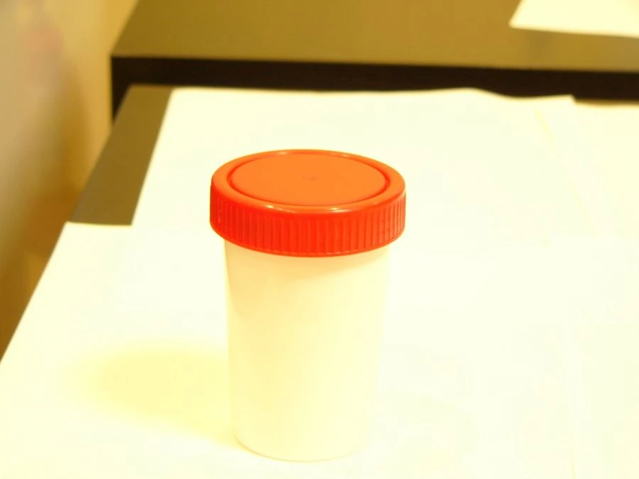 Polymer container for bioassays, disposable, non-sterile-PCP 150ml/K with spoon