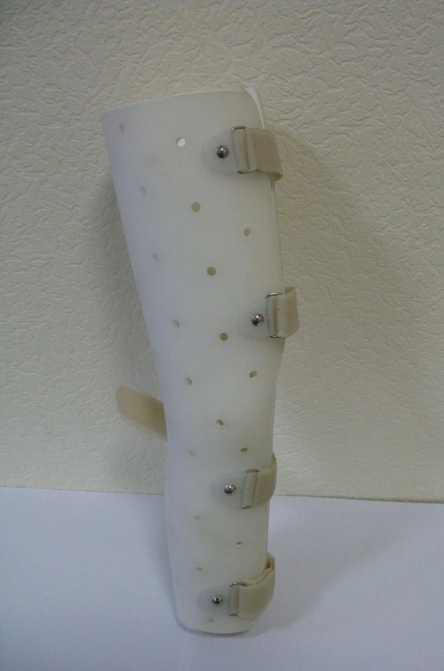 Knee joint brace