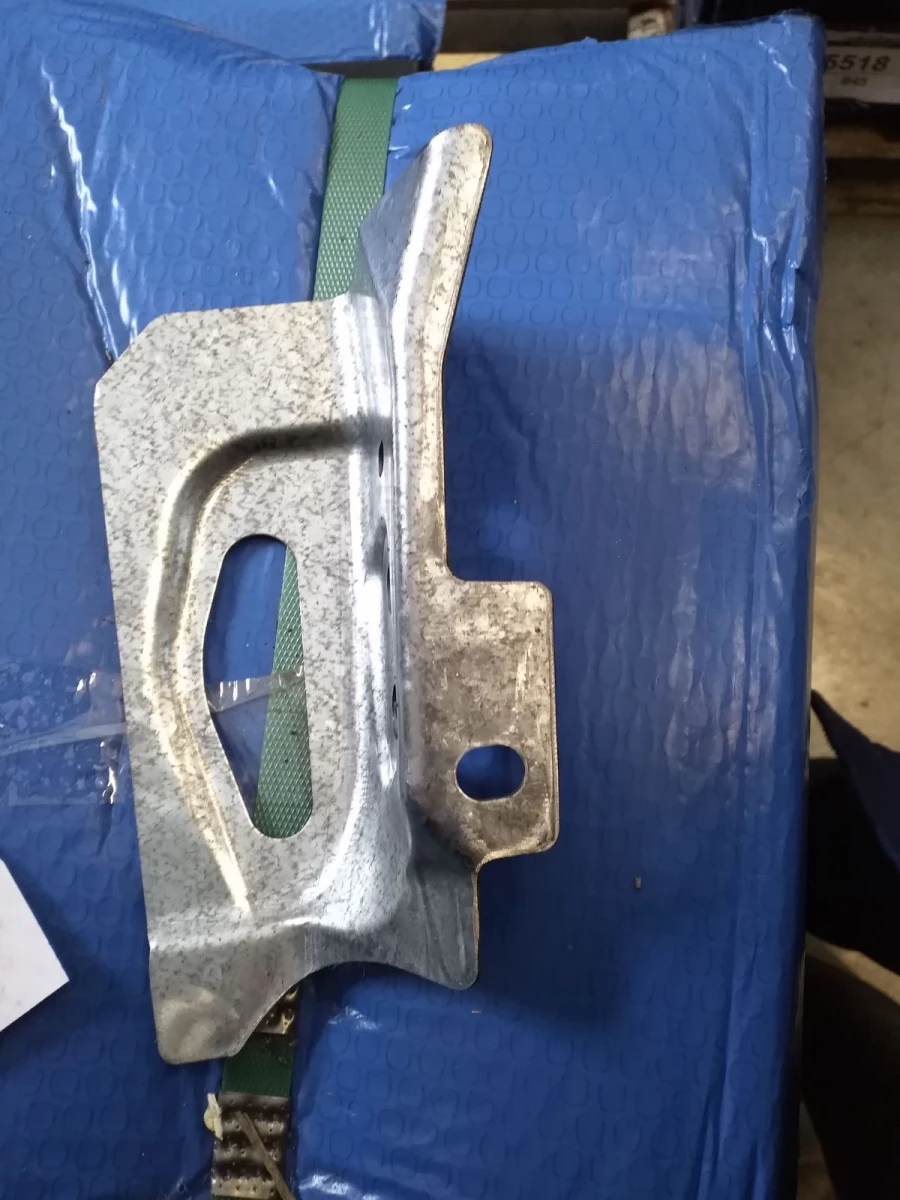 Left door bracket 9830650480