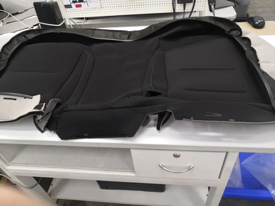 7002310XST33A8P Rear seat cushion cover (t/black)