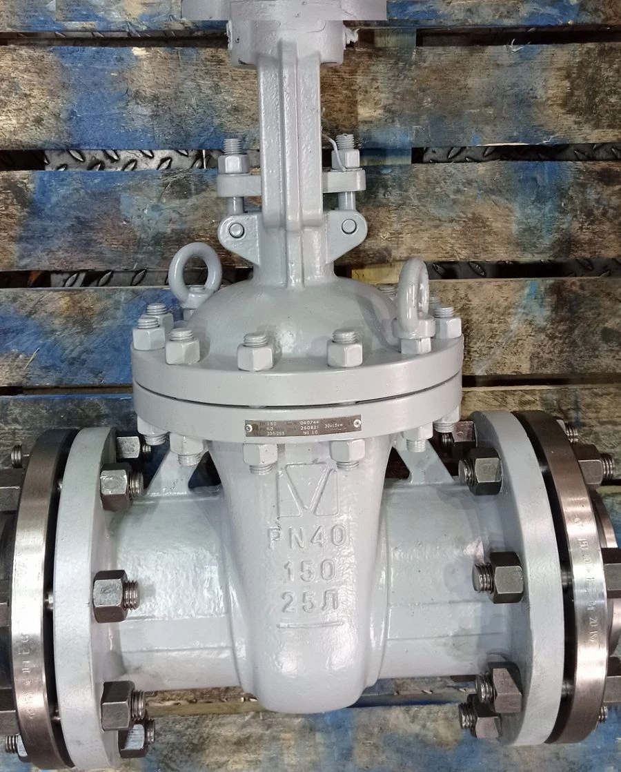 Steel wedge gate valve with sliding spindle under drive RN 4,0 MPa DN 150