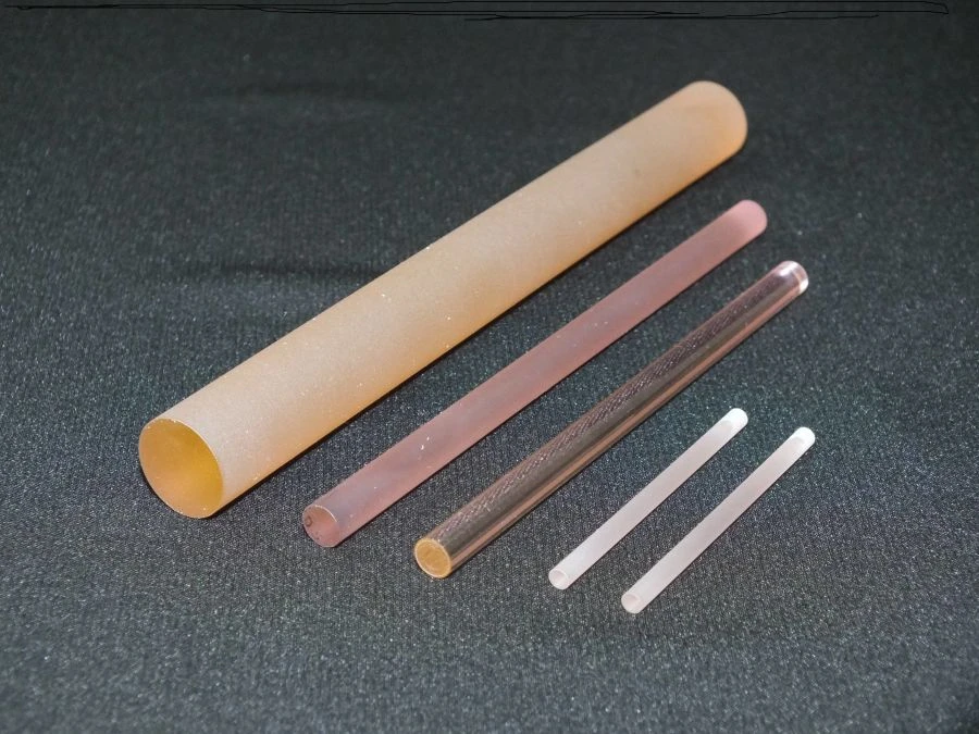 Laser active elements made of alumina-ittrium garnet activated by erbium