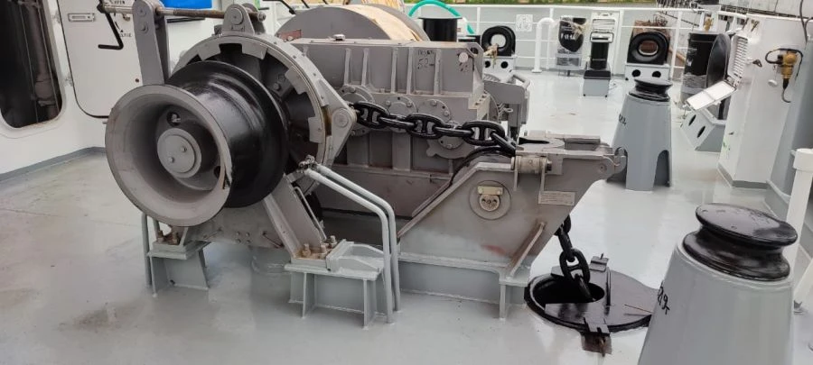 Anchor-mooring winch LYASH34K3