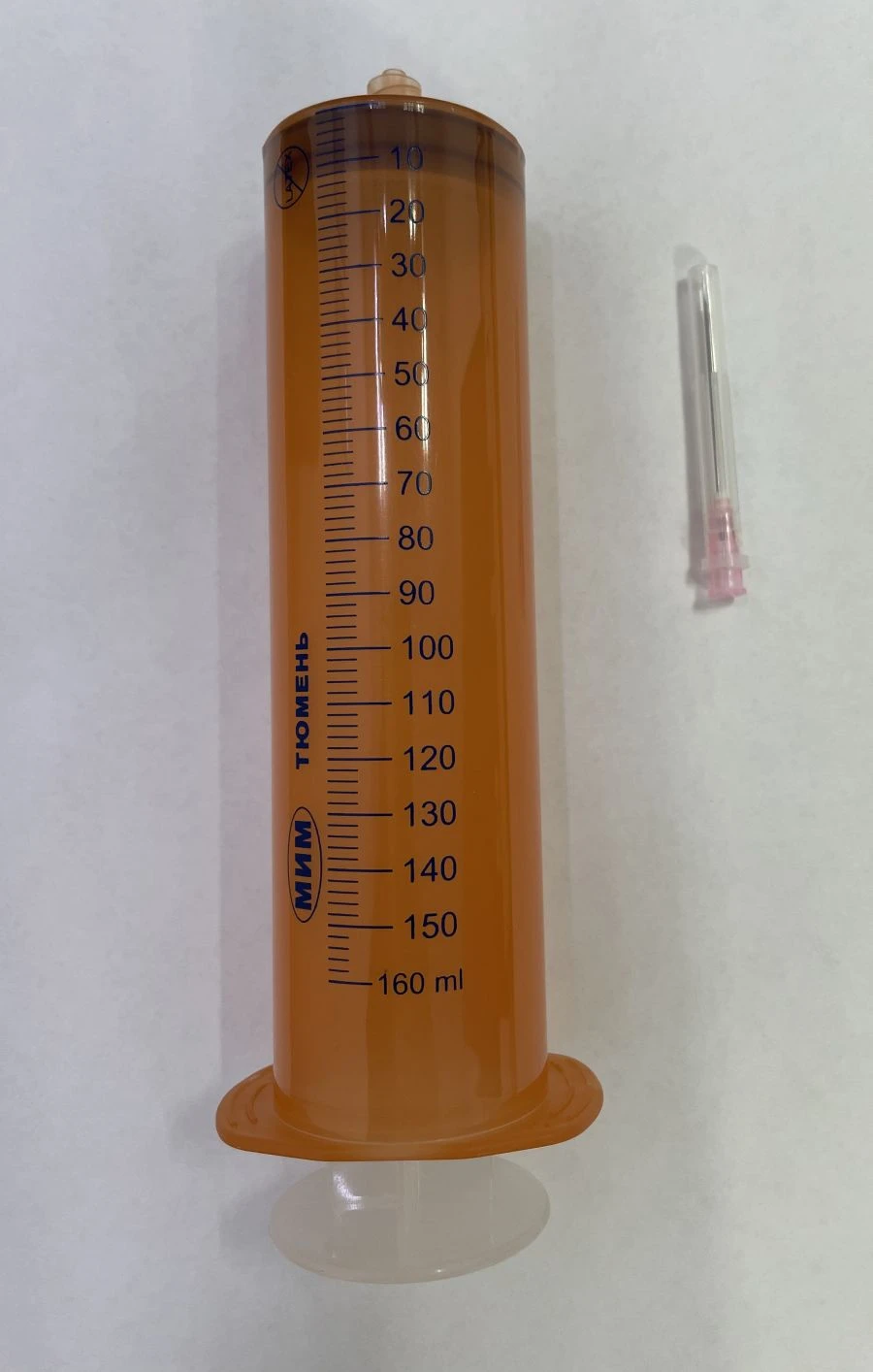 Single-use syringe, three-detail, with light-protected "Luer-lock" tip, nominal capacity 150 ml with needle