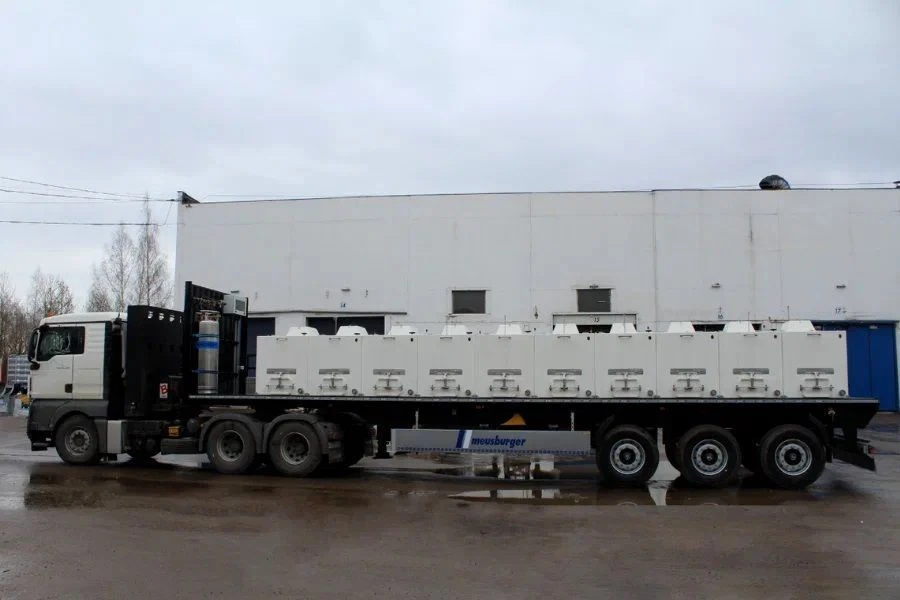 Three-axle fish carrier semi-trailer MNSP-345FT