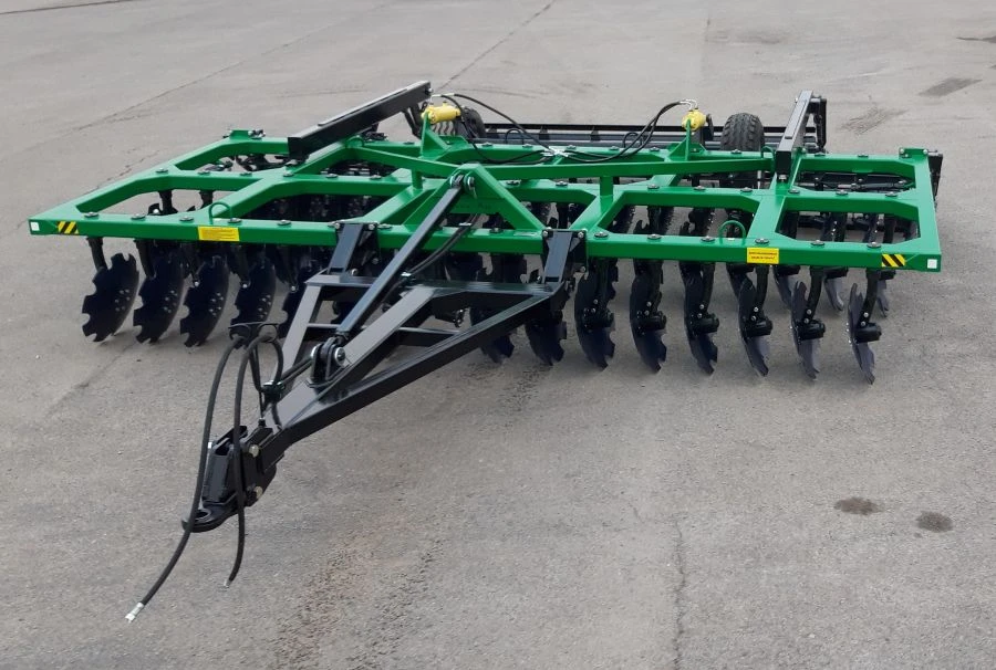 Trailed disc harrow BD-6,0x3P with roller