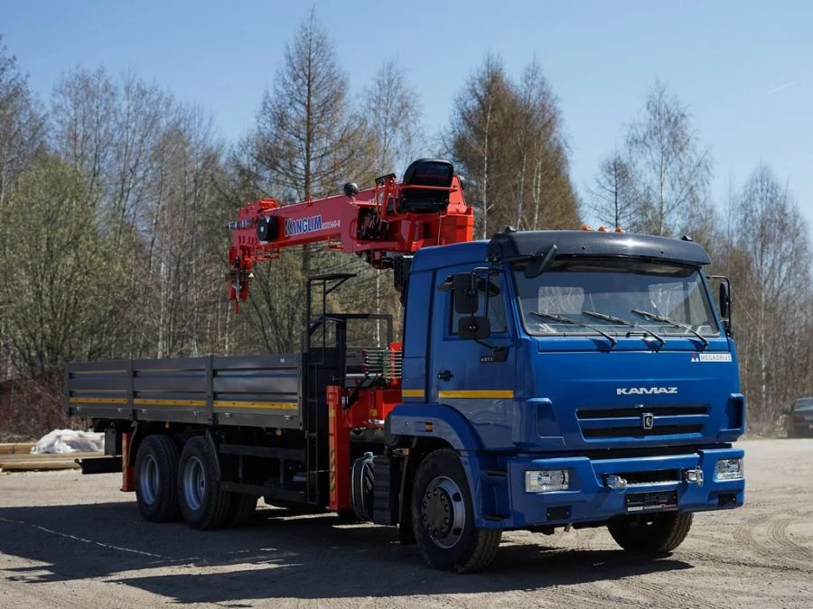 Special purpose vehicle with KMA type hydraulic loading crane on the basis of KAMAZ 65117 and its modifications 64K32N-U4