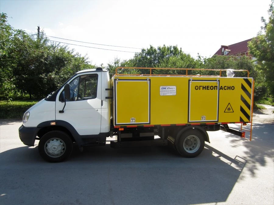 Aerodrome refueller of special fluids and oils for aircraft units AZSZhM.